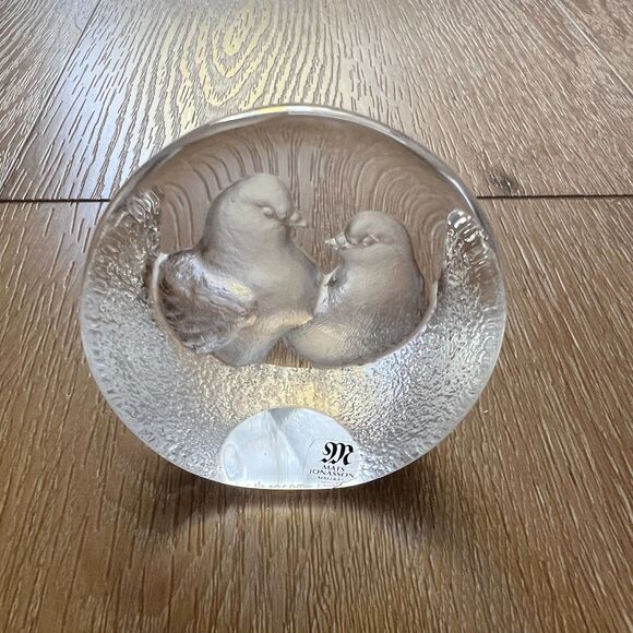 Mats Jonasson Sweden Crystal Glass Paperweight Lovebirds Doves Signed Rare - Picture 3 of 5